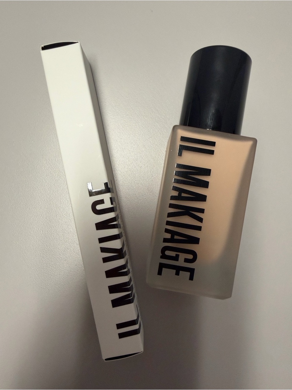 IL MAKIAGE Foundation in shade 35 with new black eyeliner
